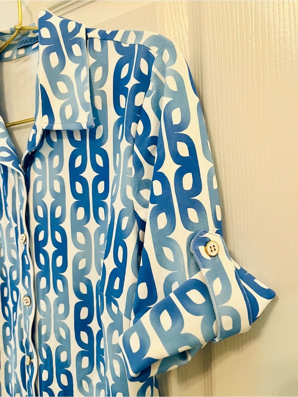 J.McLaughlin Blue & White Geometric Print Button Front Blouse - Picture 4 of 12